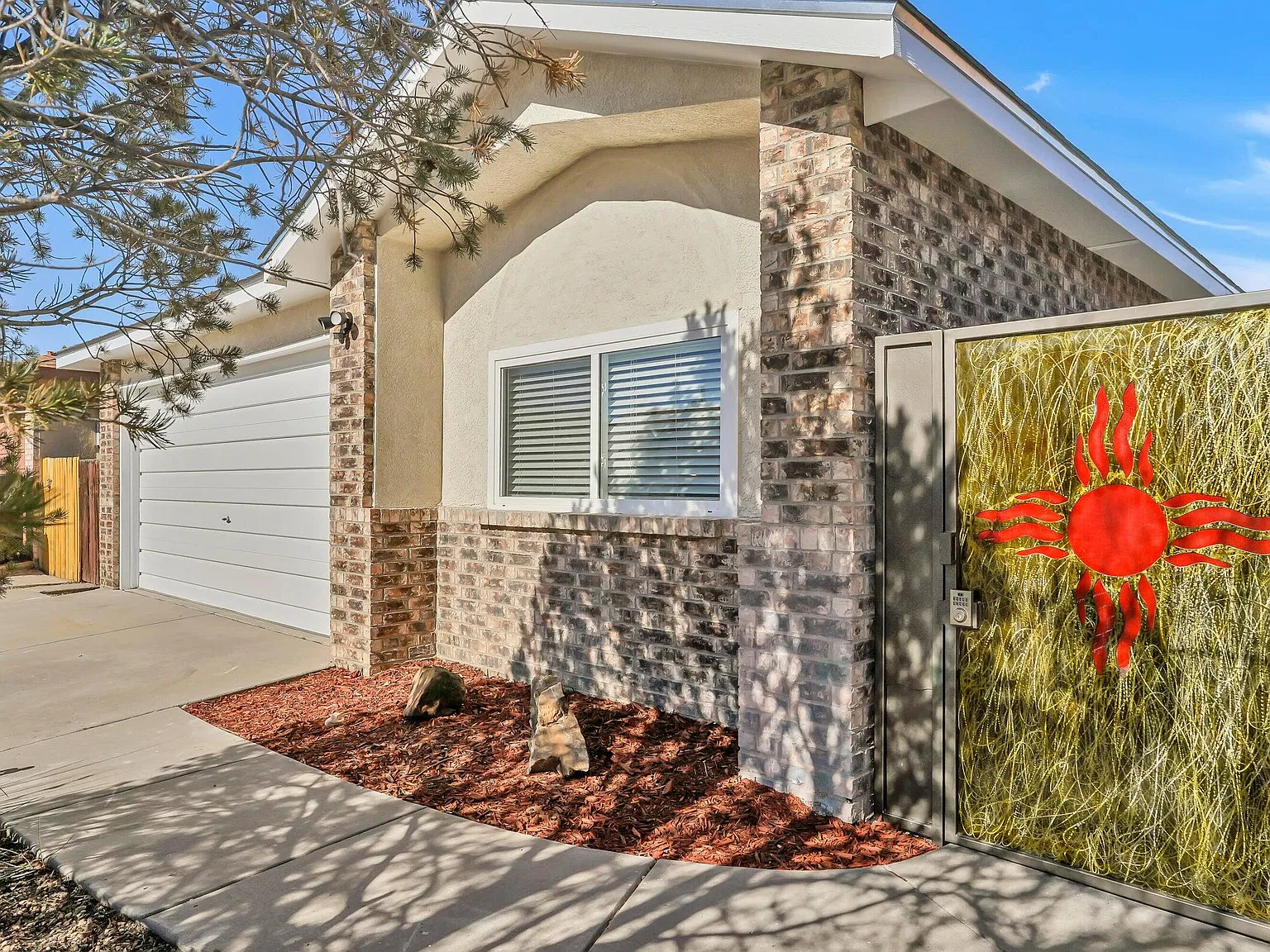 3 bed, 2.0 bath, 1407 sqft, $2,400 — Photo 1
