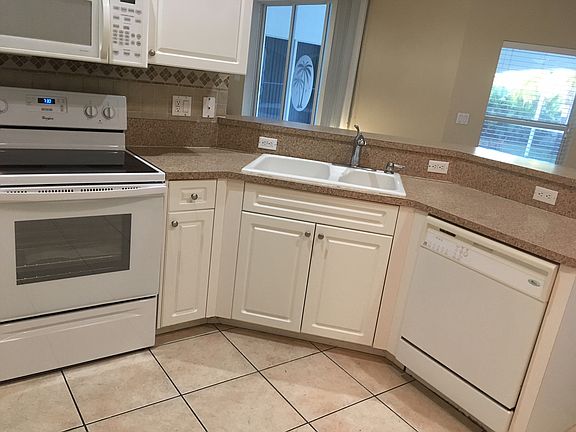 3rd image of 4610 SW 20th Ave