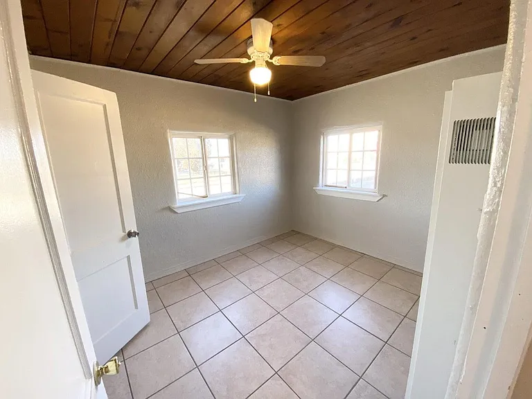 426 Headingly Ave NW #B — Photo 7