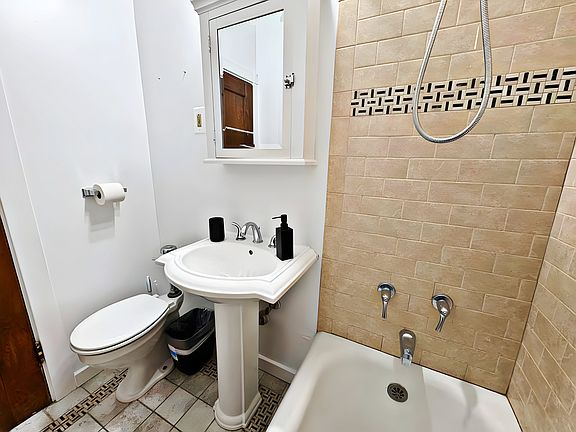 5th image of 917 Hinman Ave #921-F2