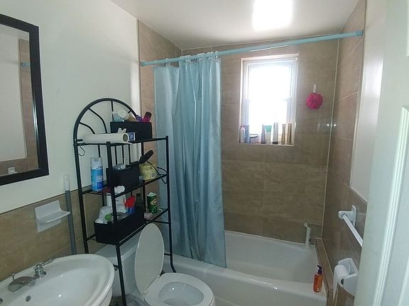 4th image of 2537 46th St #1