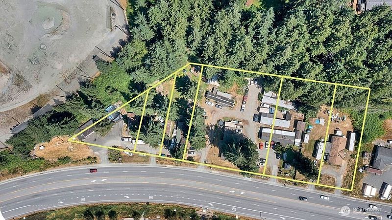 2nd image of 823 128th Street SE