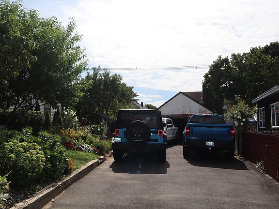 2nd image of 48 Blossom St