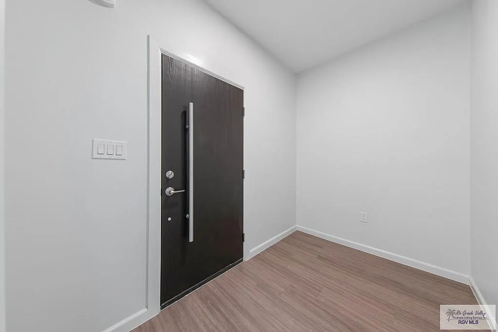 2 bed, 2.0 bath, 1432 sqft, $1,650 — Photo 2