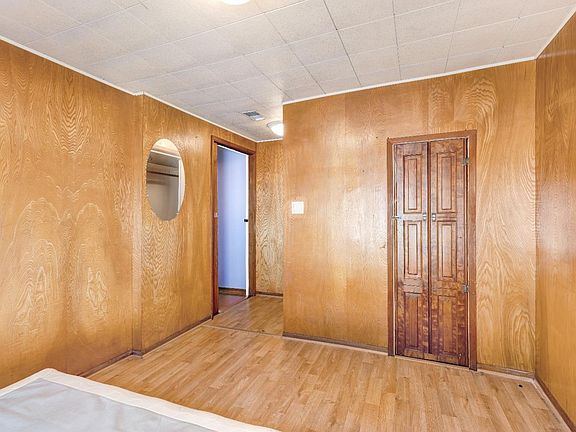 4th image of 2929 Huntington Ave
