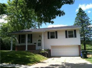 3428 Towne House Dr NE, Cedar Rapids, IA 52402
