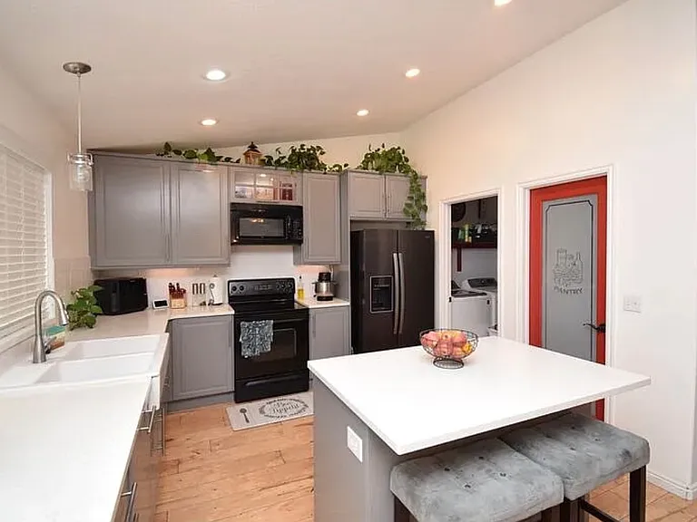 8225 S Summit Valley Dr — Photo 4