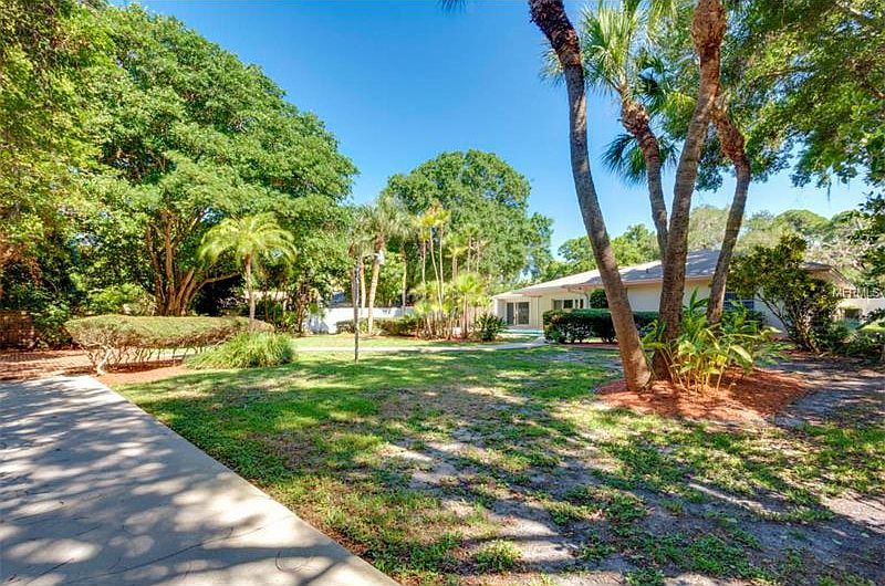 2nd image of 900 Serpentine Dr S