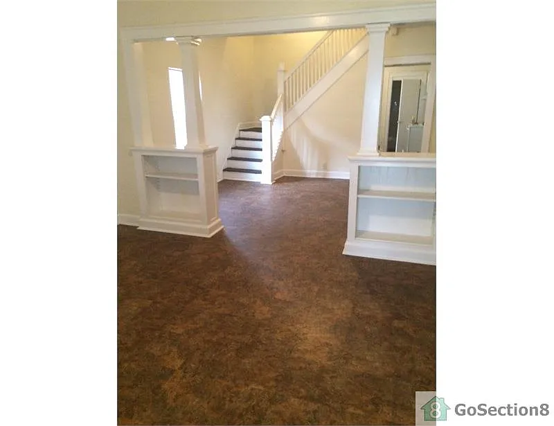 2922 E New York St photo 1