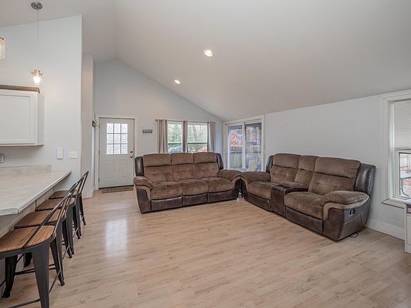 4th image of 215 Bridge Rd