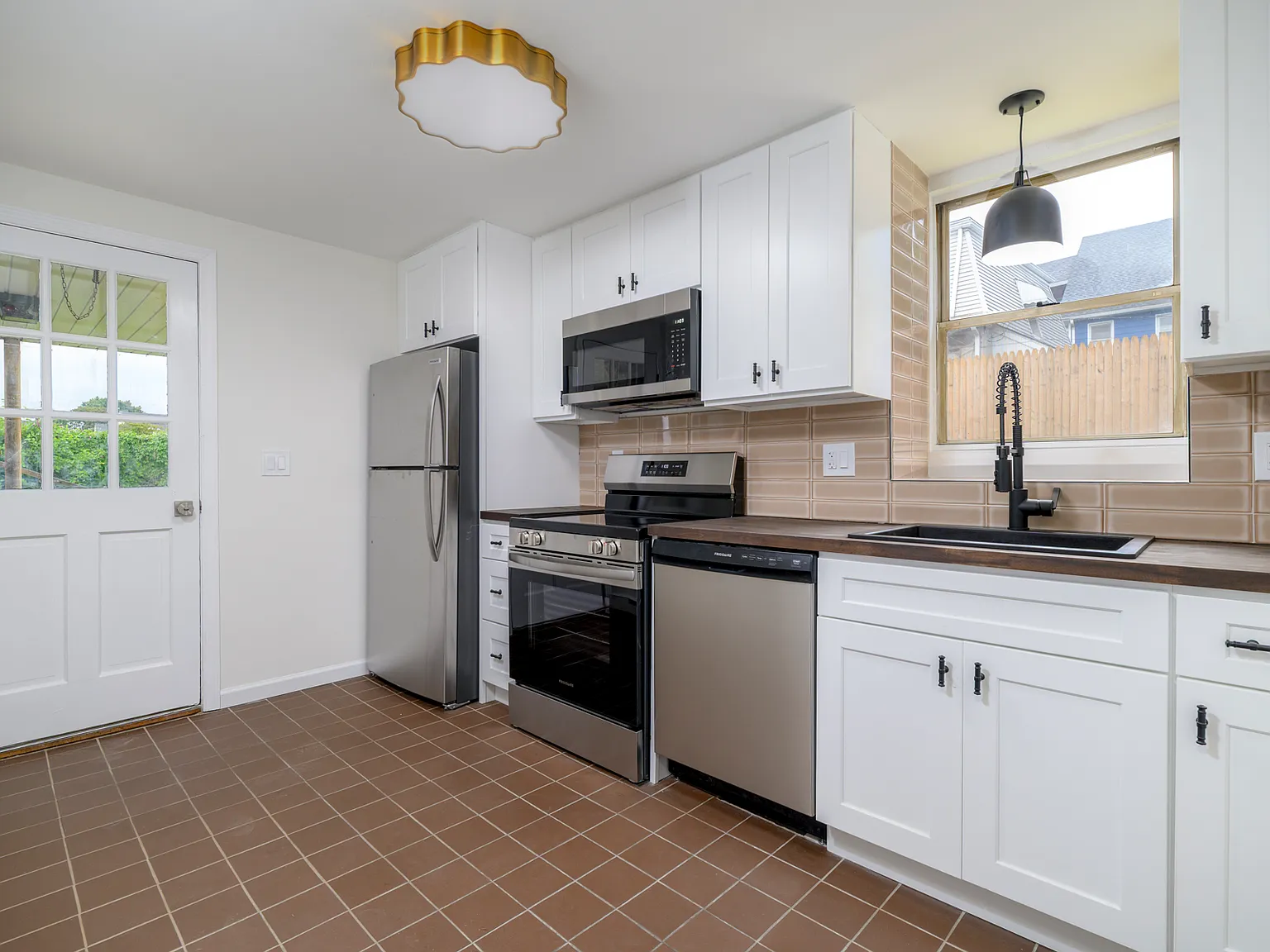 1 bed, 660 sqft, $2,200 — Photo 3