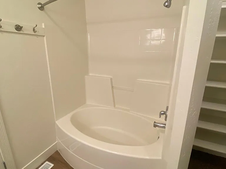 1587 N 565 W #104 — Photo 19