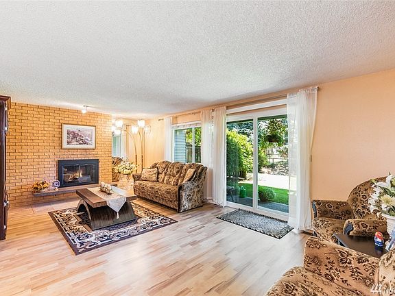 5th image of 5517 Bridgeport Way W Unit D