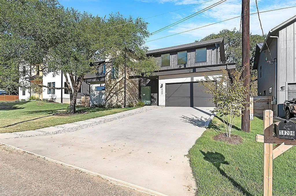 3 bed, 2470 sqft, $3,999 — Photo 2