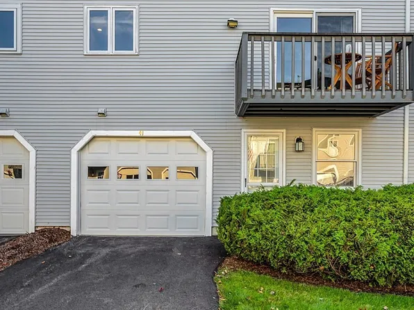 41 Villa Roma Dr, Tewksbury, MA 01876