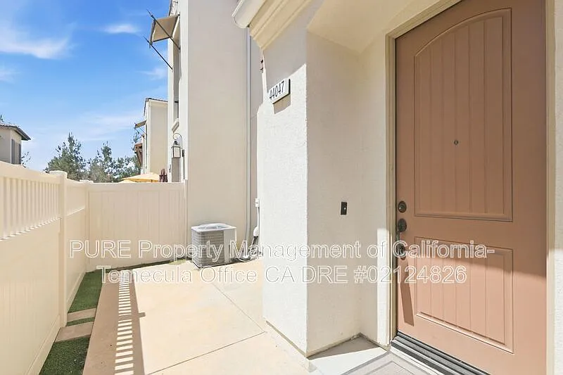3 bed, 2.0 bath, 1300 sqft, $2,795 — Photo 3