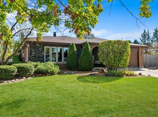 7517 Comstock Ln, Darien, IL