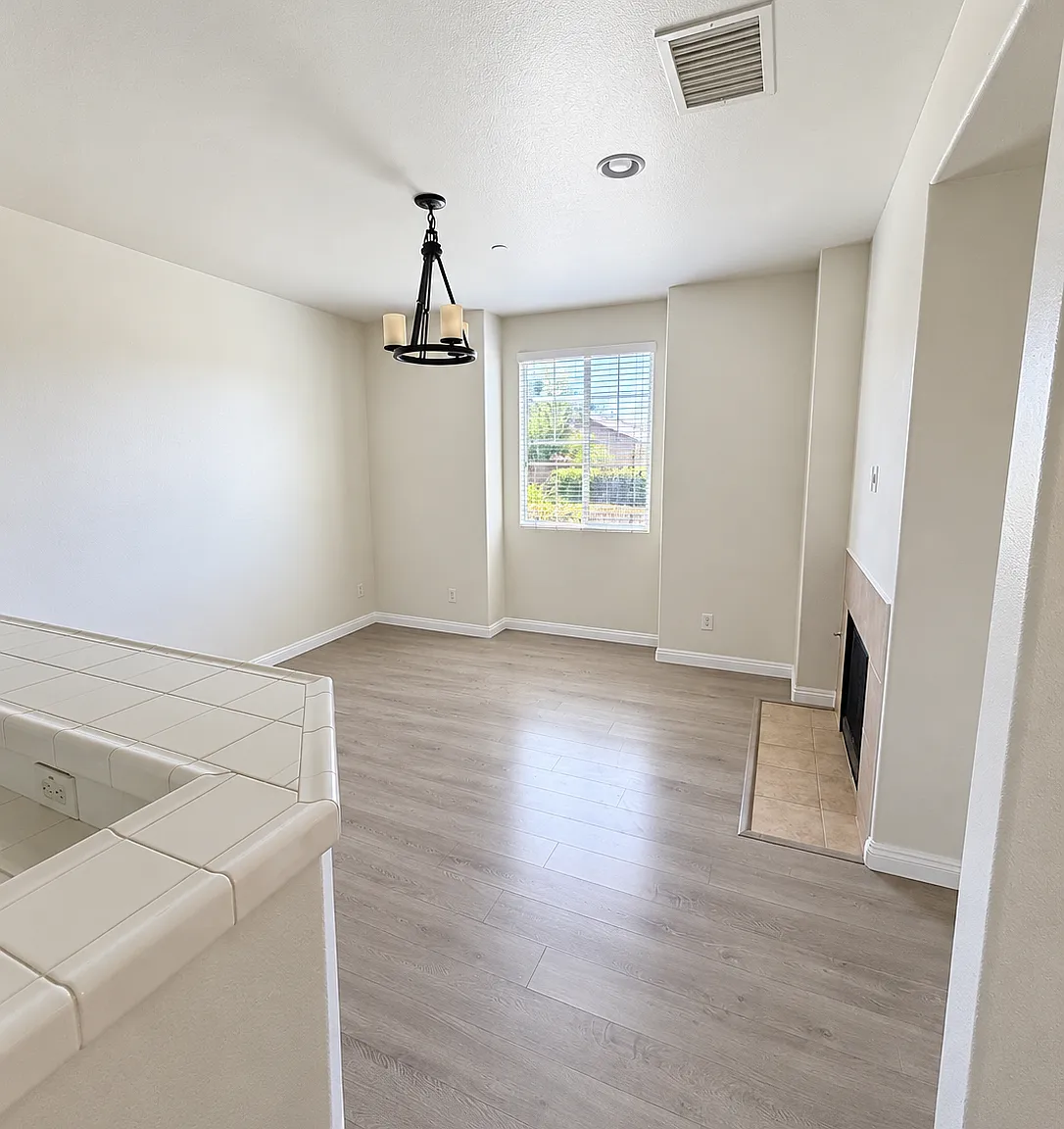 3 bed, 2.5 bath, 1481 sqft, $3,450 — Photo 4