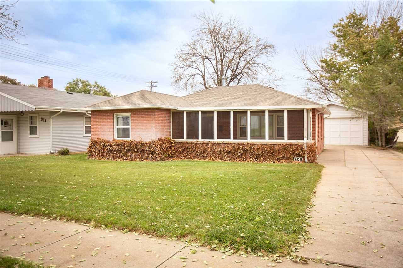 809 E 6th St, Mccook, NE 69001 Zillow