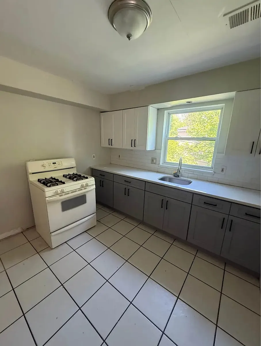 Building Photo - 51 Seymour Ave #G1