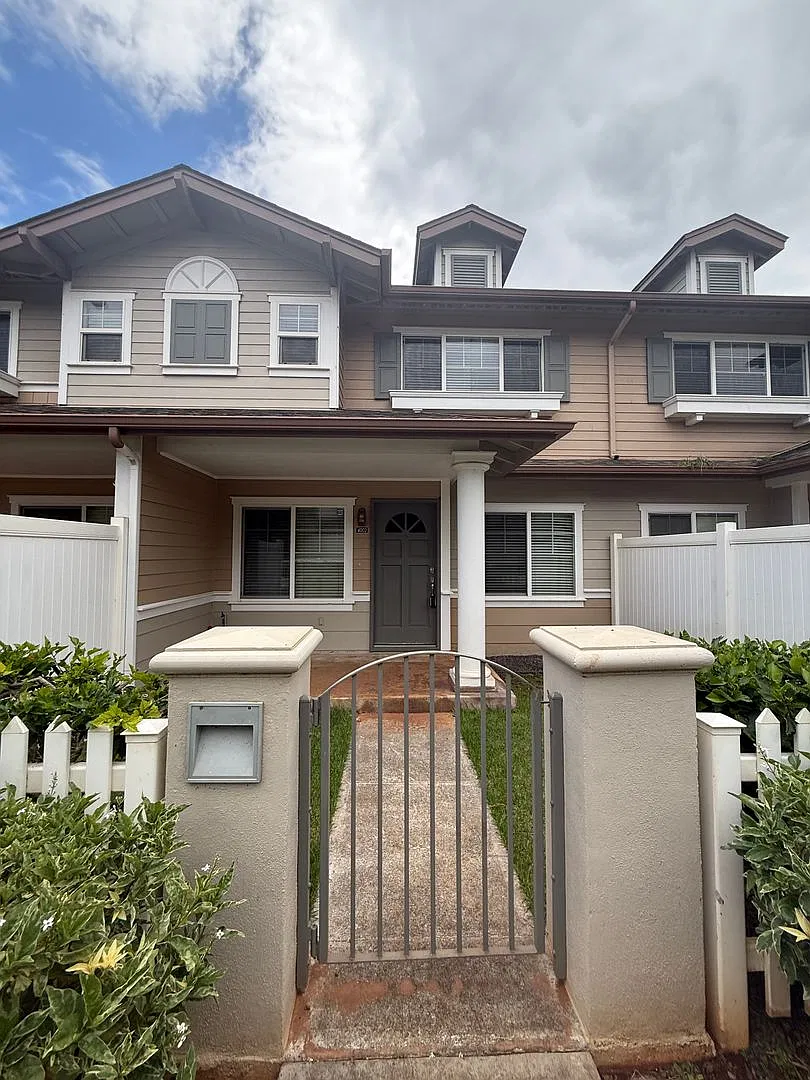 3 bed/2.5 bath townhouse w/Garage in Spinnaker at Ocean Pointe — Photo 1