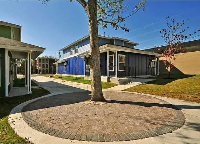 706 W North Loop Blvd #A — Photo 21