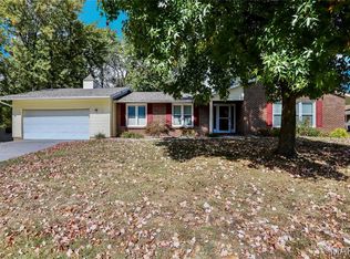 104 Lake Point Dr, Saint Peters, MO 63376