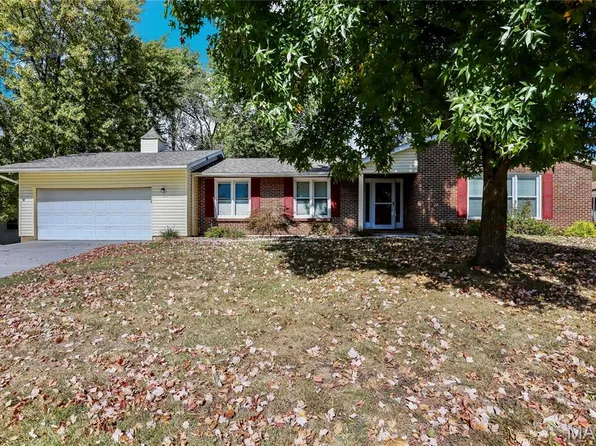 104 Lake Point Dr, Saint Peters, MO 63376