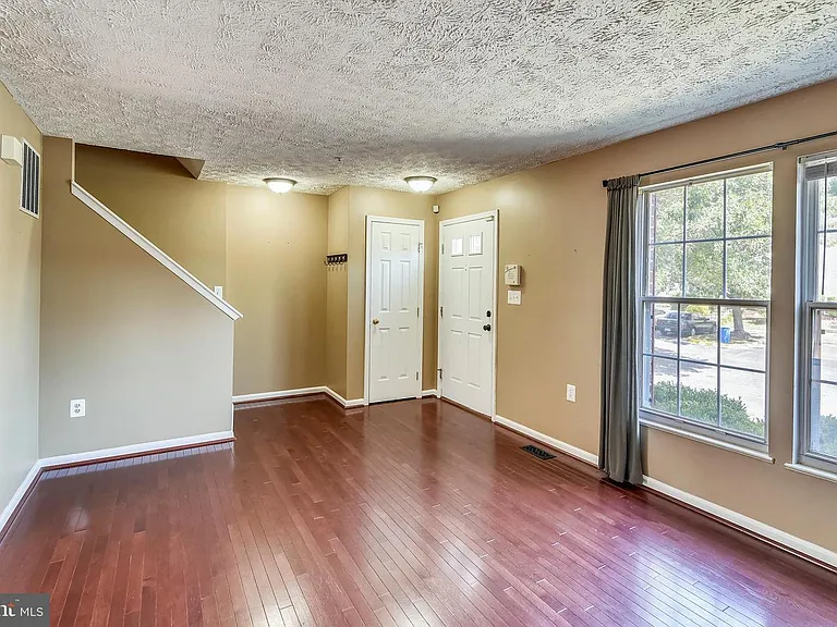 7810 Foxcove Ct — Photo 2