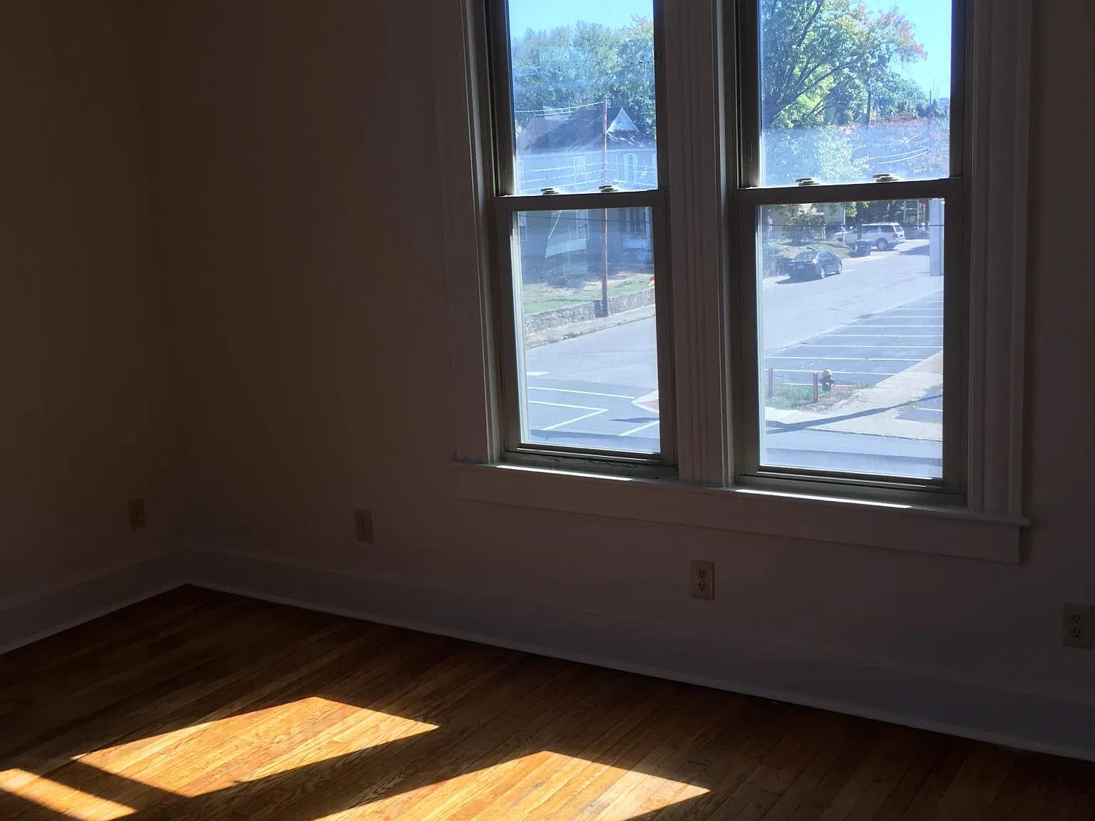 1290 Montgomery Ave — Photo 1