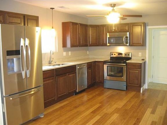 5th image of 320 Richmond Ave