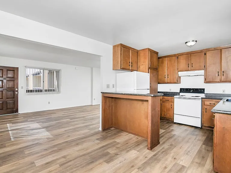 1150 Grand Ave #D — Photo 9