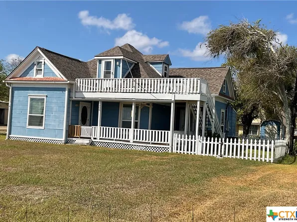 308 W Bay Ave, Seadrift, TX 77983