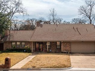 506 Country Green Ln, Arlington, TX 76011