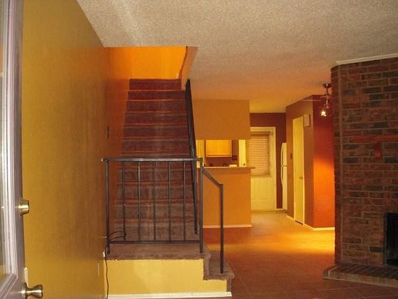 2nd image of 649 Carriagehouse Ln APT 8