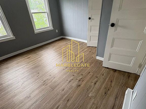 2nd image of 11 Cliff Hill Pl #33