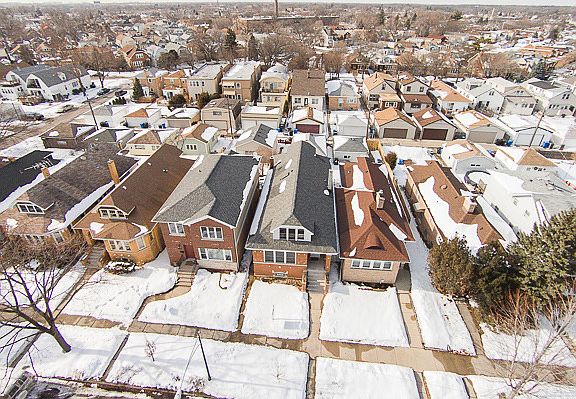 3rd image of 5316 N Ludlam Ave