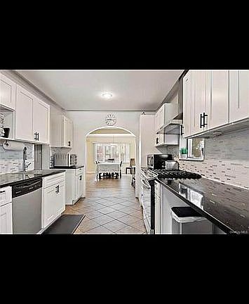 3rd image of 2560 Hone Ave
