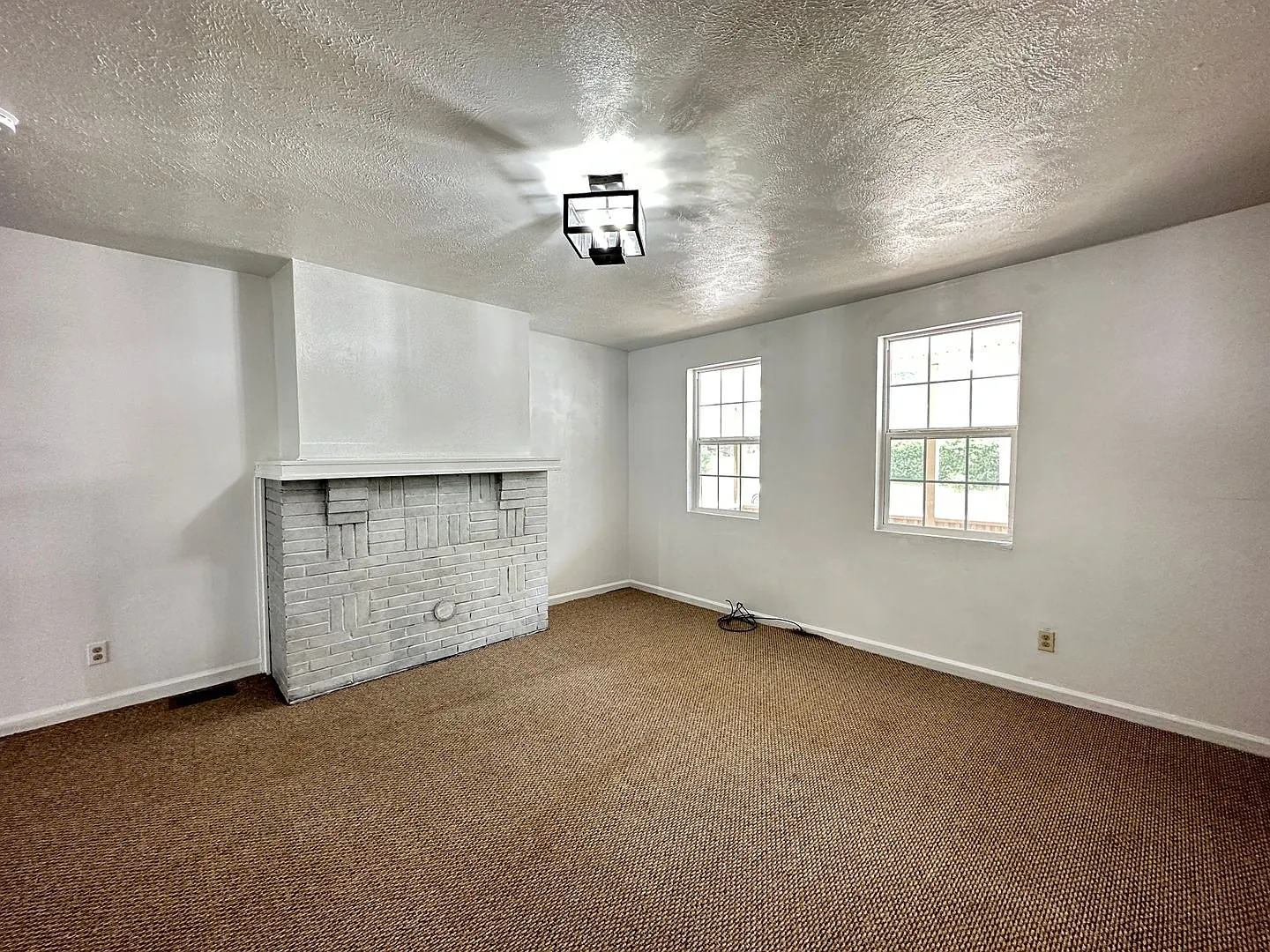 282 Butler St photo 1