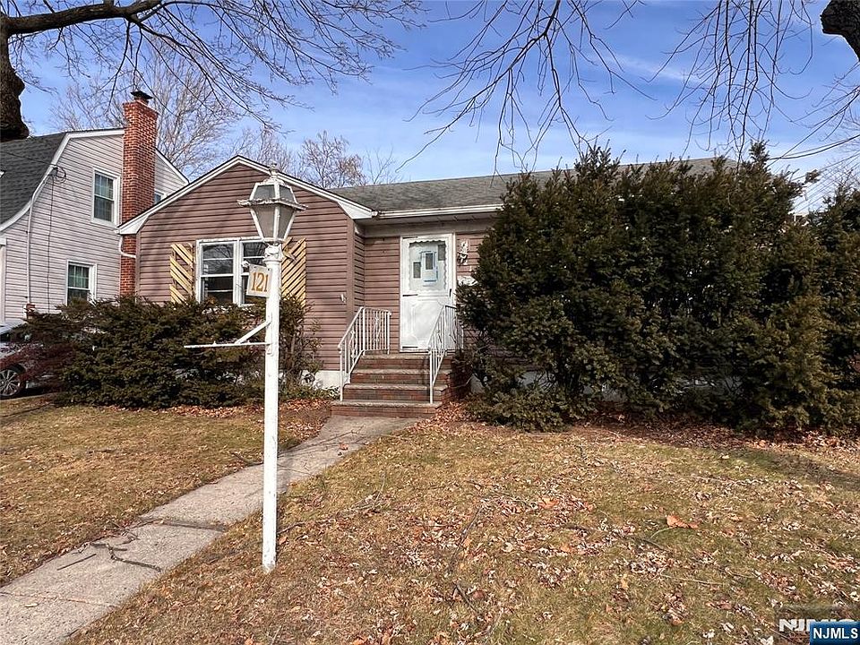 1st image of 121 Woodbridge Ave