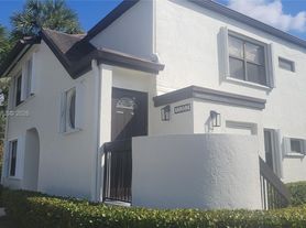 11202 Taft St, Hollywood, FL