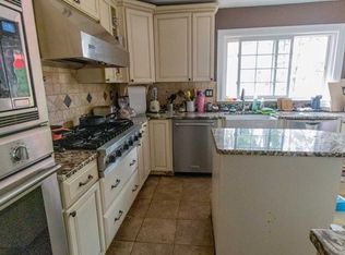 590 Ridgeland Ter, Leonia, NJ 07605