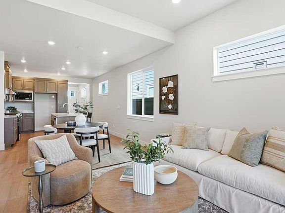 5th image of 21439 NE Hayloft Pl