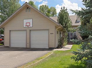 860 Seneca Ln, Jackson, WY 83001
