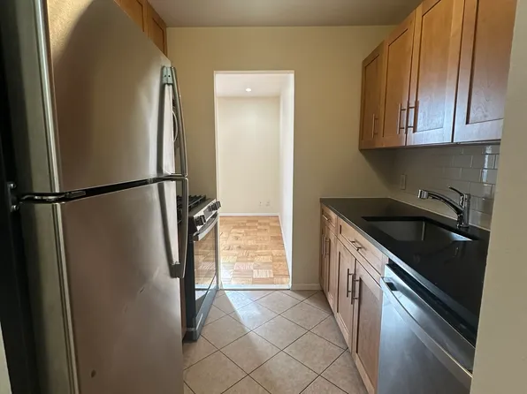 555 East 78th Street image 7 of 24