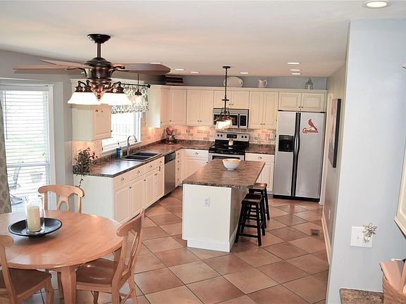 Updated kitchen... the Farm House look.