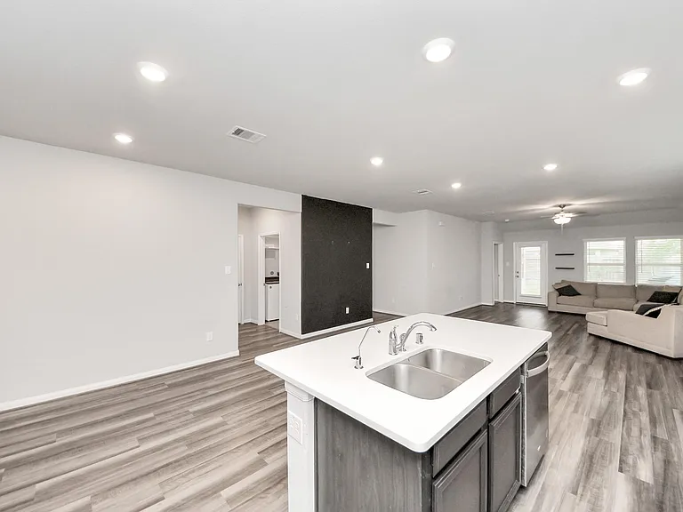 518 Ellwood Terrace Ln — Photo 10