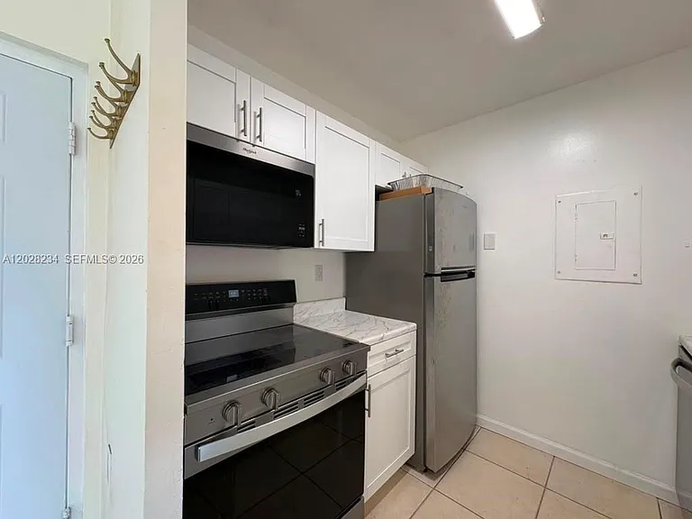 1141 Lake Victoria Dr #F — Photo 17