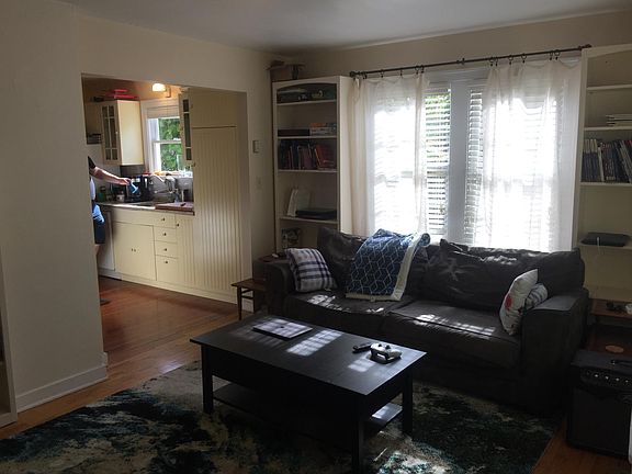 4th image of 1517 Dickinson Ave NW