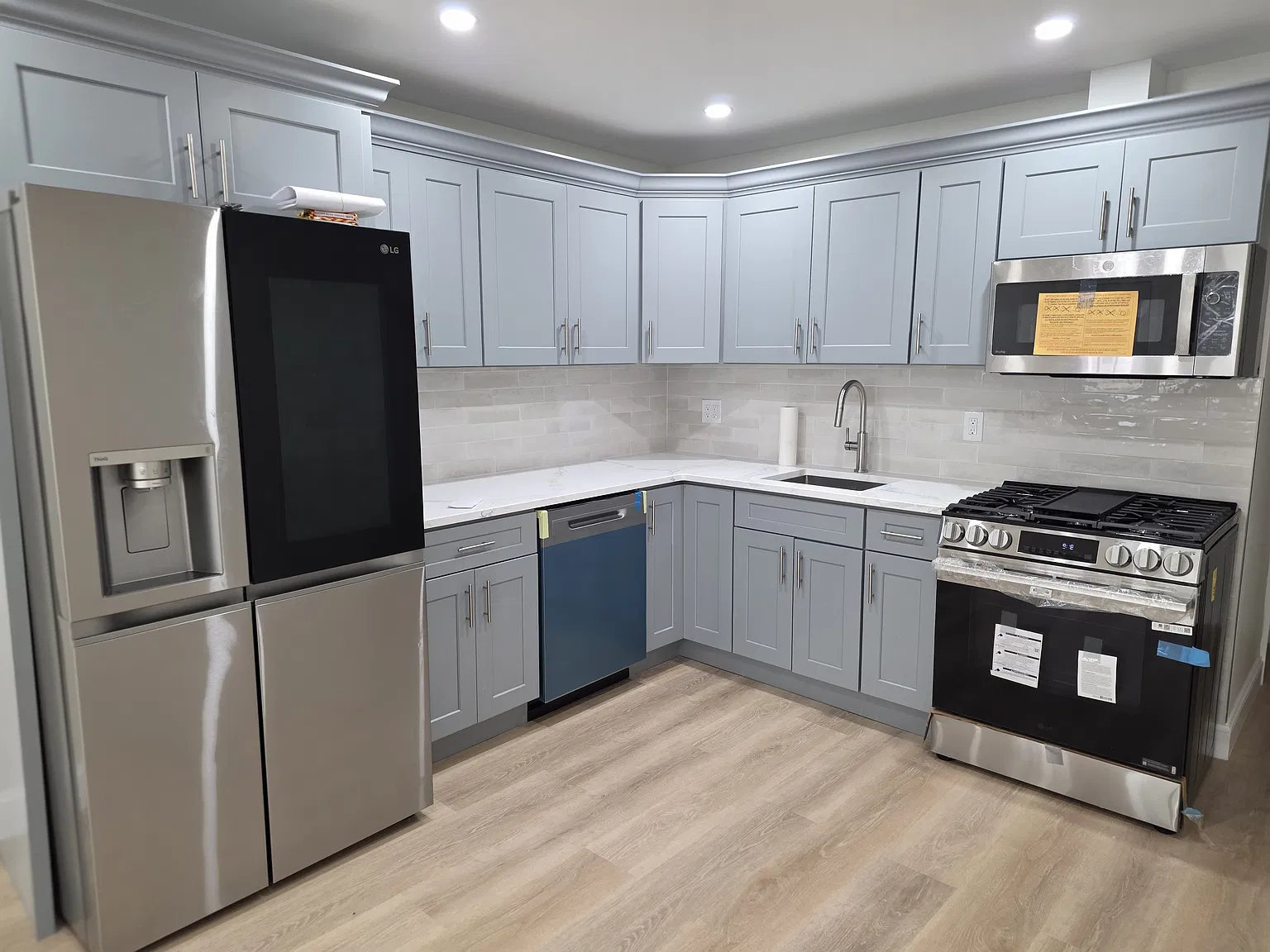 1 bed, 844 sqft, $2,600 — Photo 2